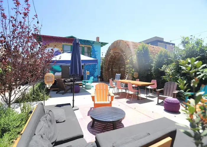 Dtph Urban Escape - Pool